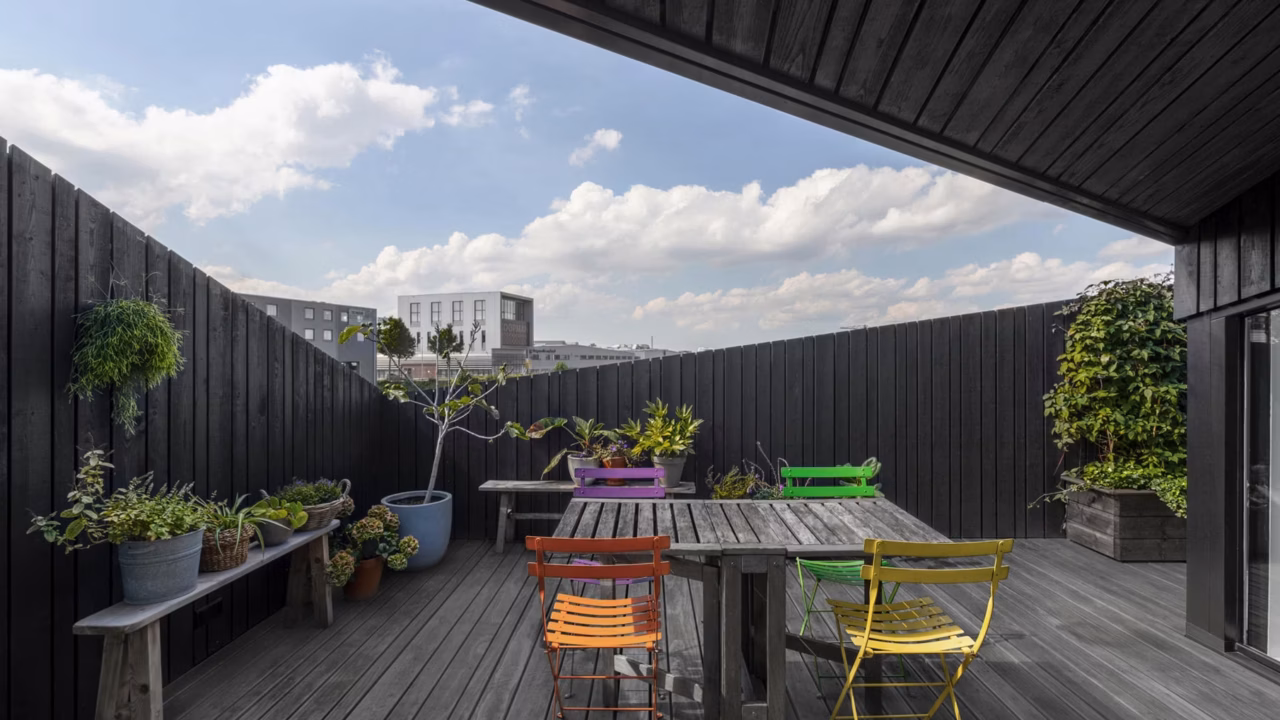 Quel mobilier de terrasse choisir en 2025 : tendances et budget