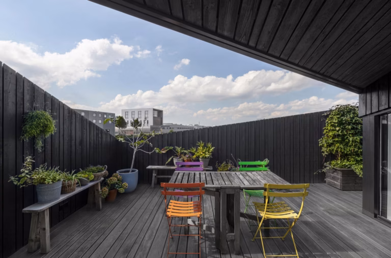 Quel mobilier de terrasse choisir en 2025 : tendances et budget